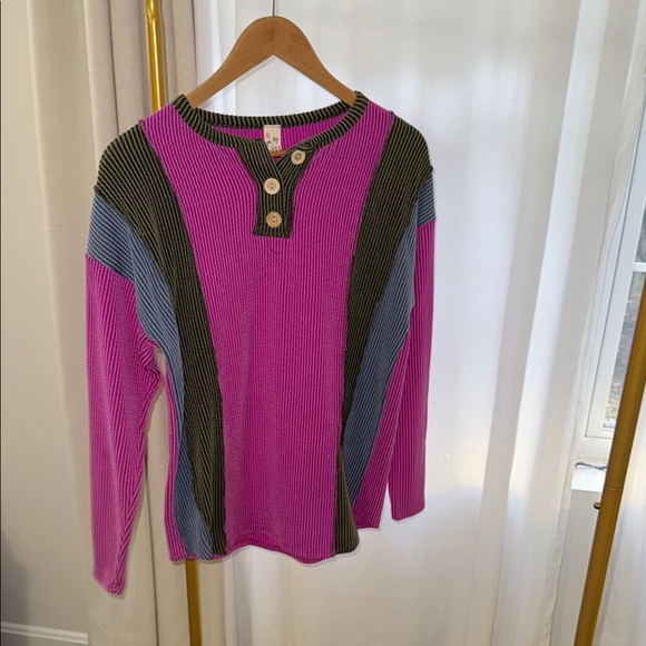 🌷 NWOT Colorblock Button V-Neck - Picture 2 of 10